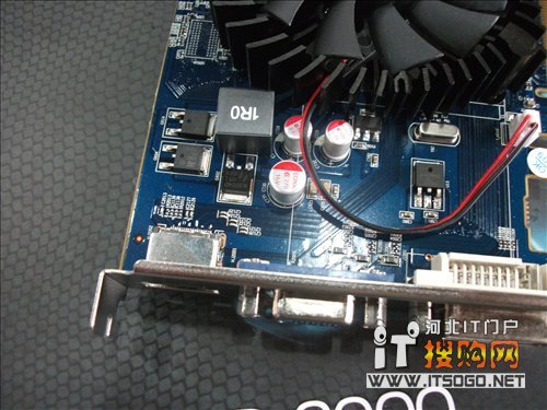 鐳風(fēng) HD6570 戰(zhàn)甲蜥 HM1024M D3 回收富士康直插固態(tài)電容，共同高品質(zhì)的全關(guān)閉電感以及固態(tài)電容，為顯卡的不變事情打下了精采的基本。